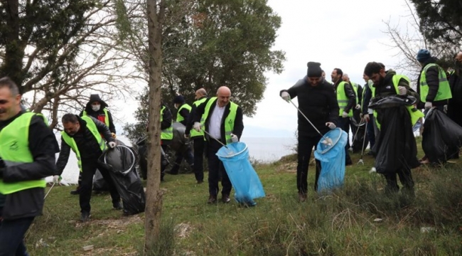 Kaymakam ve başkan çöp topladı