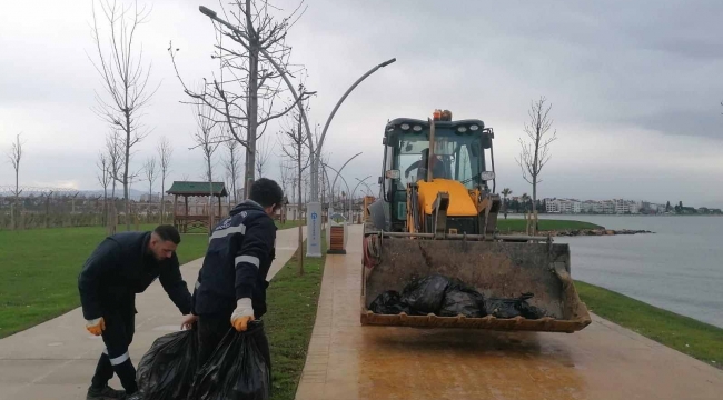 Sahillerden 100 kamyon atık toplandı