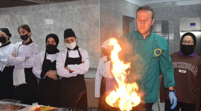 Usta şeflerden Kocaeli'deki öğrencilere eğitim 