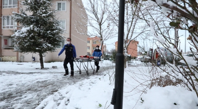 Hasta Nakil Ambulansları kar kış dinlemiyor