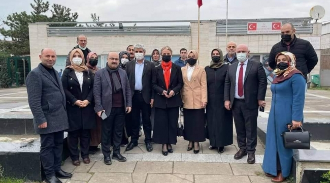 Milletvekili Emine Zeybek Darıca'da temaslarda bulundu