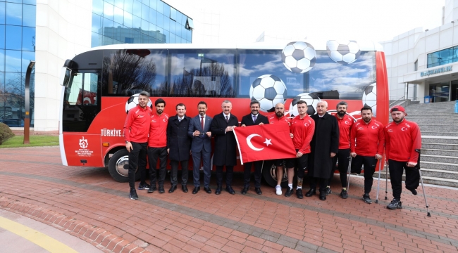 Ampute Futbol Milli Takımı'na Büyükşehir'den otobüs