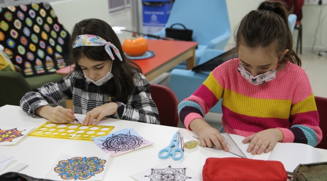 Gebzeli çocuklar mandala sanatı ile yeteneklerini keşfediyor