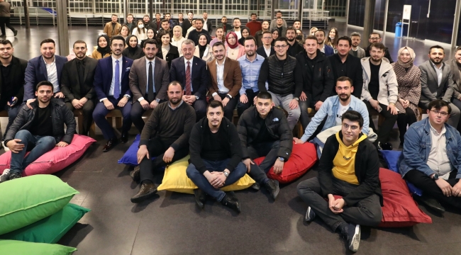 "İlim ve hikmet arayışında olan bir gençlik istiyoruz"