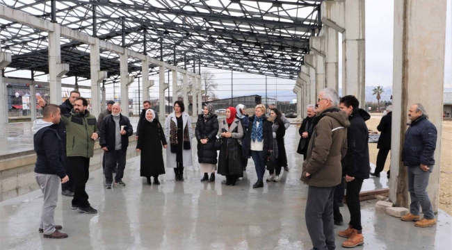 Çiftçiler, tıbbi ve aromatik bitkilerin işlendiği tesisleri gezdi