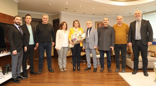 EYT'liler, Başkan Hürriyet'i ziyaret etti