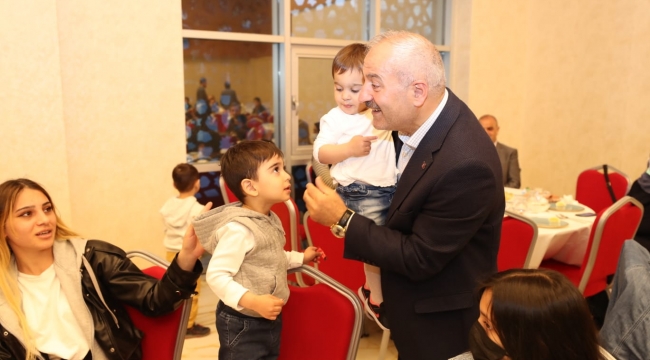 Başkan Büyükgöz yetim ve öksüzleri unutmadı