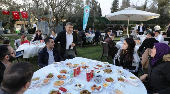 Şayir, ilk iftarını şehit ve gazi aileleriyle birlikte açtı 