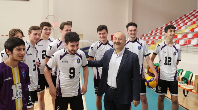 Genç voleybolcular Gebze'yi şampiyonda temsil ediyor