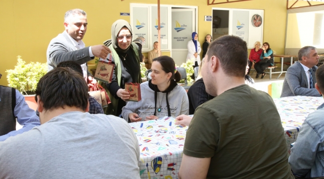 Barınma merkezilerinde üretilen hediyelikler 44 gönül kazandı