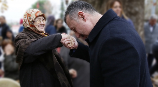 Başkan Büyükakın; "Annelerimiz dünyanın kalbidir"