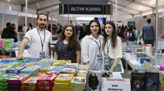 Kocaelili yayınevleri ve kitapçılar aynı salonda ziyaretçilerini ağırlıyor