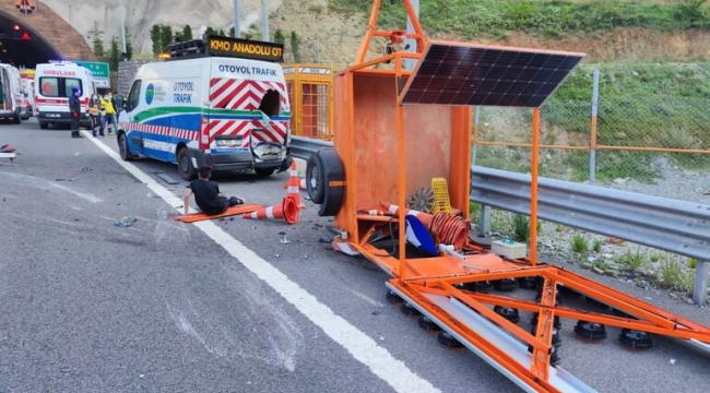 Otomobil, yol bakım aracına çarptı: 5 yaralı