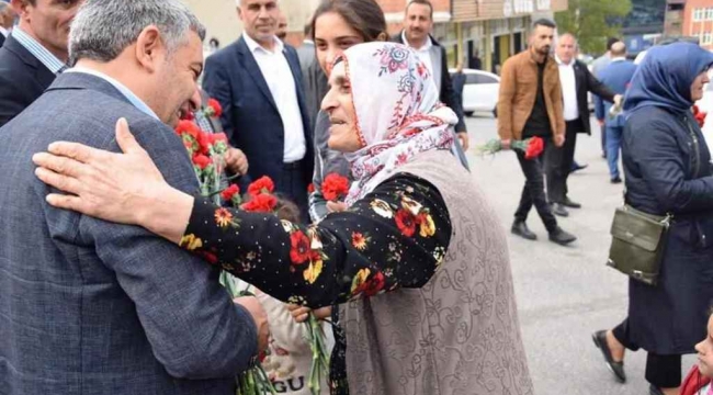 Şayir; "Sevgilerin en büyüğü anne sevgisidir" 