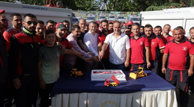 "A Takımı" birinci hizmet yılını pasta keserek kutladı