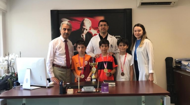 Darıca'nın çocukları Tenis Şampiyonası'nda Türkiye üçüncüsü oldu