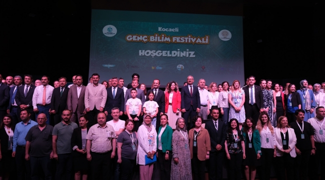 Genç beyinler fikirlerini Bilim Festivalinde sergiledi