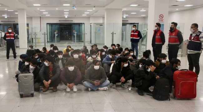 Kocaeli'de yakalanan 227 kaçak göçmen sınır dışı edildi