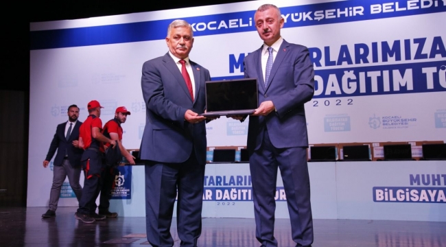 Kocaeli'deki muhtarlara 472 bilgisayar törenle teslim edildi