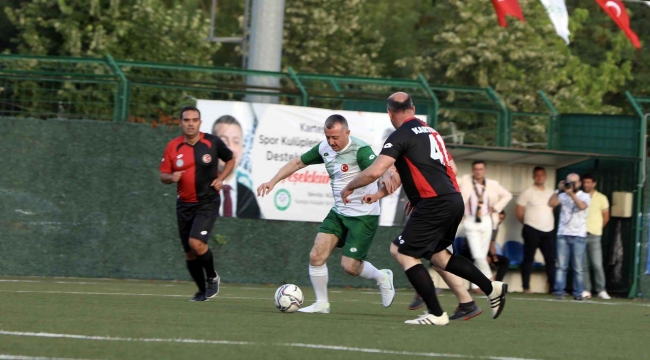 Başkan Büyükakın'dan Kartepe'de futbol resitali