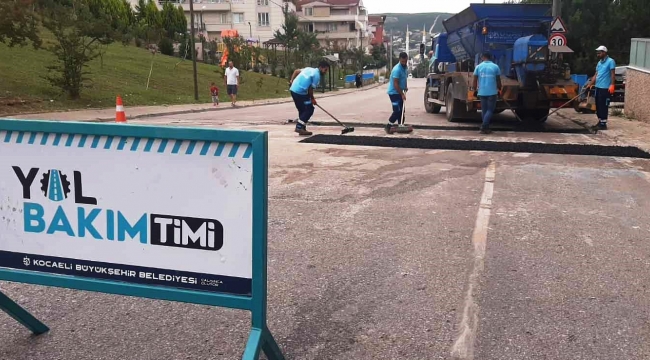 Büyükşehir'in Yol Bakım Timi bozuk yol ve kaldırım bırakmıyor