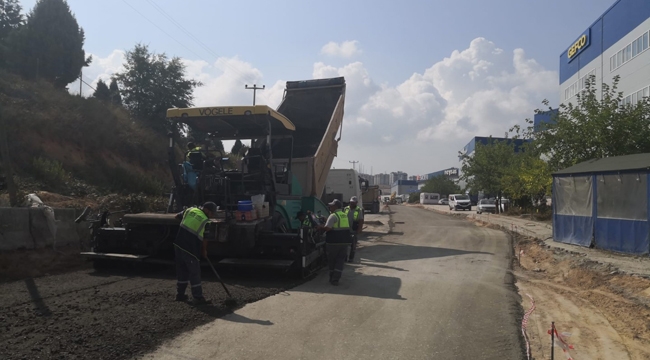 Çayırova Akse Mahallesi'nde yol yenileme çalışması