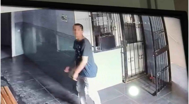 Hırsızlık için camiye girdi, kendisini görüntüleyen kamerayı çaldı