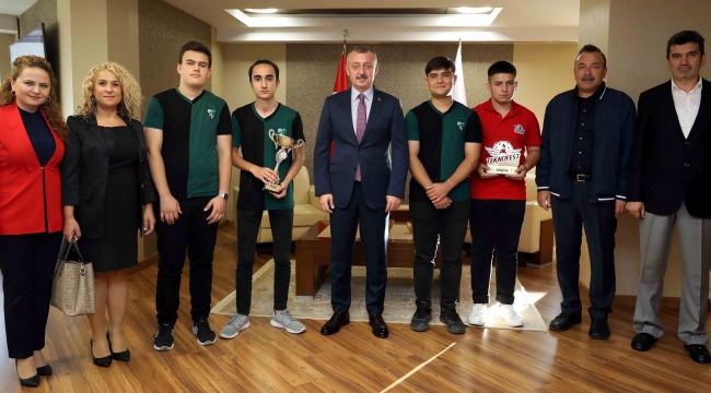 Büyükakın: Gençlerimizi desteklemeye devam edeceğiz