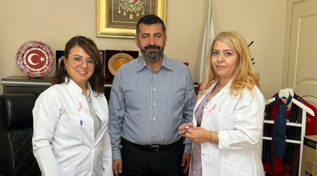 Darıca'da farkındalık amacıyla sağlık çalışanlarına 'pembe kurdela' takıldı