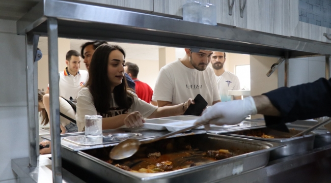 KOÜ'lü öğrenciler 'Anne Eli' projesinden çok memnun