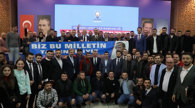 Ak Parti Kocaeli'de 350 yeni üyeye rozete takıldı