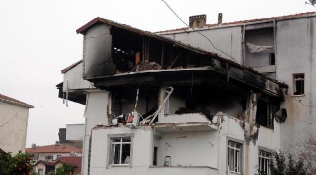 Gölcük'teki doğal gaz kaynaklı patlamanın hasarı gün ağarınca ortaya çıktı