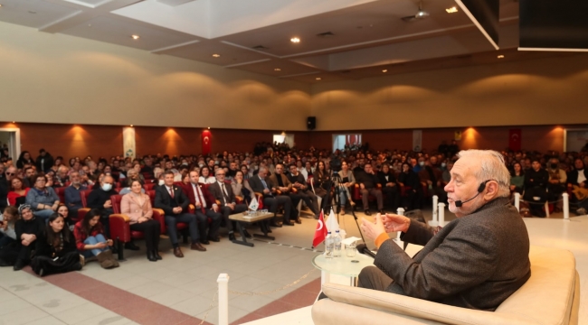 Kocaelili gençlerden İlber Ortaylı'ya yoğun ilgi