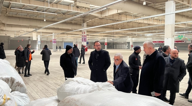 Depremin toplanacağı merkezde hazırlıklar devam ediyor