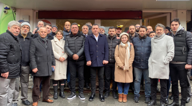 İYİ Parti Kocaeli depremzedeler için kan vermeye gitti
