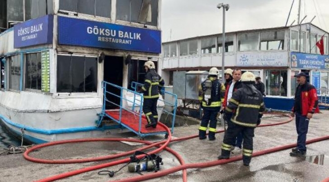 Kocaeli'de balık restoranı olarak kullanılan tekne yandı