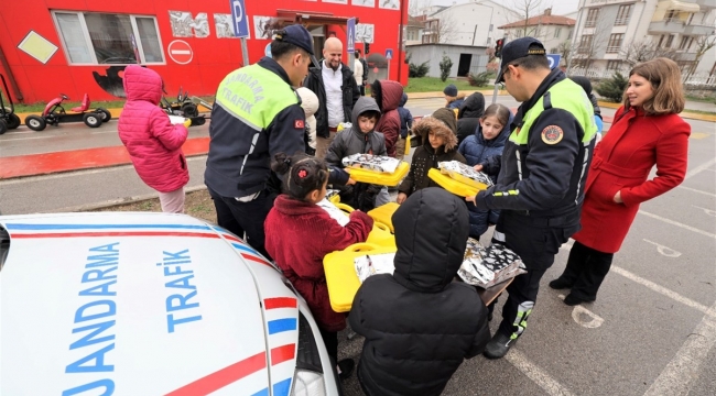 Jandarma'dan depremzede çocuklara trafik eğitimi
