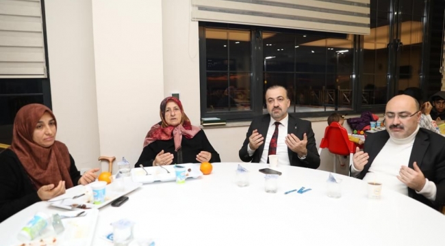 Ak Partili Talus, Darıca'da depremzedelerle iftar yaptı