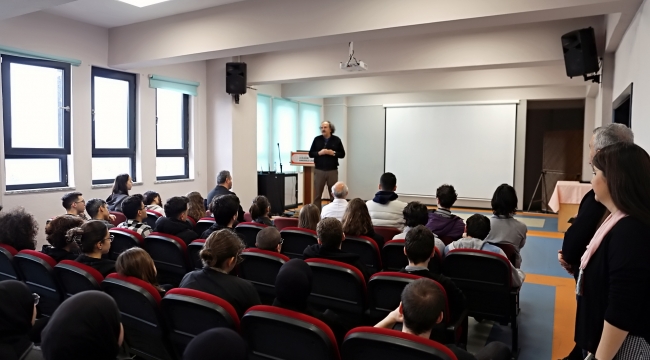 GTÜ Akademisyenleri liselerde seminer veriyor