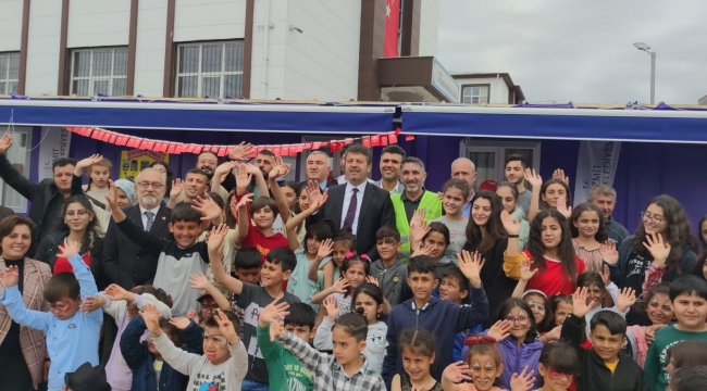 İzmit Belediyesi Adıyaman Çadır Yaşam Alanı'nda 23 Nisan coşkusu yaşandı