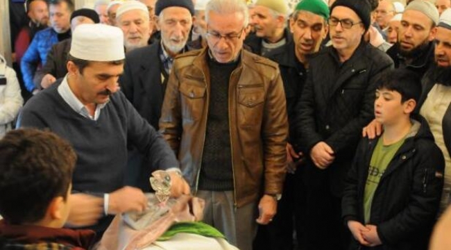İzmit'te Sakal-ı Şerif'i görmek için sıraya girdiler