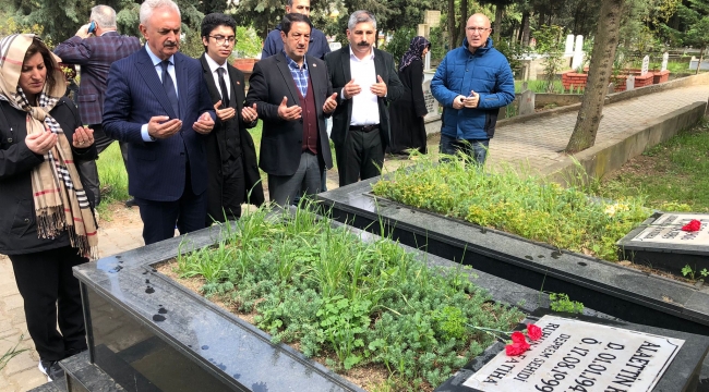 Nail Çiler arefe günü şehitliği ziyaret etti