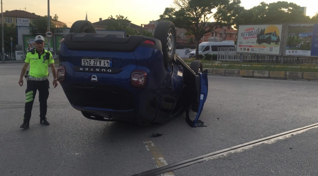 Takla atarak ters dönen otomobilin sürücüsü yaralandı