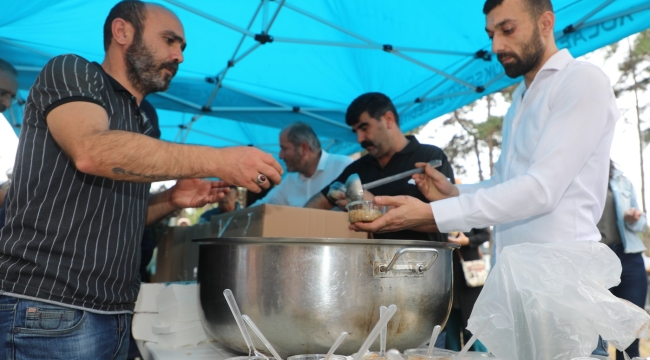 Büyükşehir'den esnaf ve vatandaşa aşure ikramı