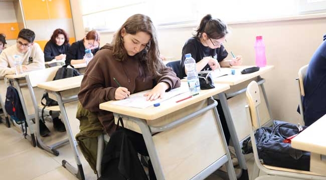 Darıca Belediyesi kurslarında eğitim gören 65 öğrenci üniversiteye yerleşti