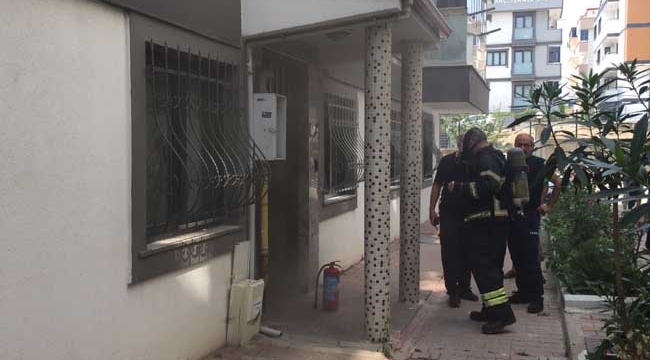 Darıca'da aynı anda 2 ayrı sitede çıkan yangın korku ve paniğe neden oldu
