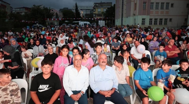 Mevlana'da Çocukların Sinema Keyfi