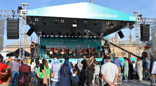 Büyükşehir TDM Korosu Konya Festivali'nde göz doldurdu