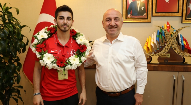 Darıcalı sporcu Eray Şamdan’dan 100. Yılda anlamlı madalya