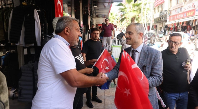 Kent protokolünden Çayırovalılara Türk Bayrağı